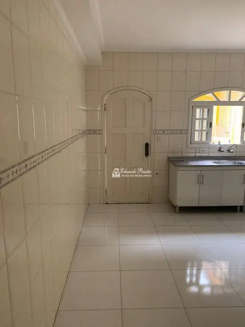 Sobrado com 3 quartos à venda, 125m2 em Parque Continental II, Guarulhos - SP - imagem 6 Foto 6 de Sobrado com 3 quartos à venda, 125m2 em Parque Continental II, Guarulhos - SP