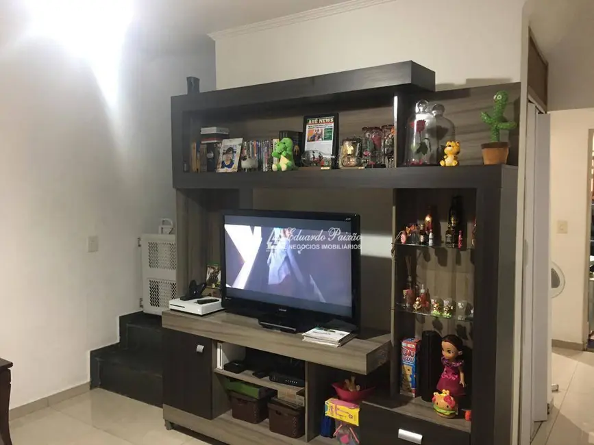 Sobrado com 2 quartos à venda, 100m2 em Jardim Santa Cecília, Guarulhos - SP - imagem 3 Foto 3 de Sobrado com 2 quartos à venda, 100m2 em Jardim Santa Cecília, Guarulhos - SP