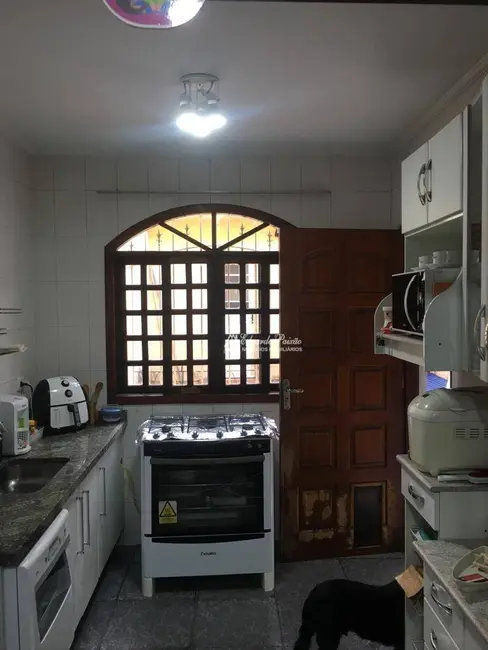 Sobrado com 2 quartos à venda, 100m2 em Jardim Santa Cecília, Guarulhos - SP - imagem 8 Foto 8 de Sobrado com 2 quartos à venda, 100m2 em Jardim Santa Cecília, Guarulhos - SP