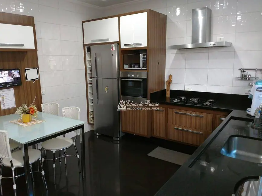 Sobrado com 4 quartos à venda, 220m2 em Vila Rosália, Guarulhos - SP - imagem 8 Foto 8 de Sobrado com 4 quartos à venda, 220m2 em Vila Rosália, Guarulhos - SP
