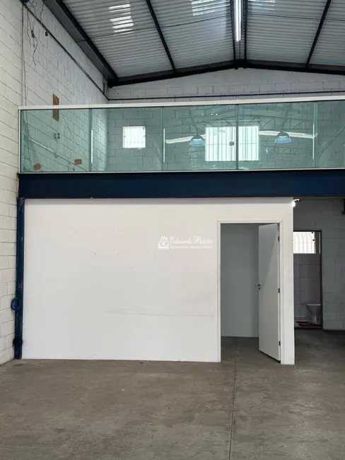 Armazém / Galpão para alugar, 370m2 em Jardim Flor do Campo, Guarulhos - SP - imagem 5 Foto 5 de Armazém / Galpão para alugar, 370m2 em Jardim Flor do Campo, Guarulhos - SP