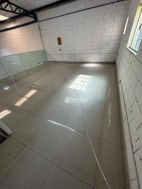 Armazém / Galpão para alugar, 370m2 em Jardim Flor do Campo, Guarulhos - SP - imagem 9 Foto 9 de Armazém / Galpão para alugar, 370m2 em Jardim Flor do Campo, Guarulhos - SP