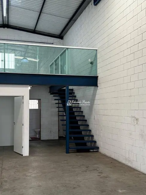 Armazém / Galpão para alugar, 370m2 em Jardim Flor do Campo, Guarulhos - SP - imagem 7 Foto 7 de Armazém / Galpão para alugar, 370m2 em Jardim Flor do Campo, Guarulhos - SP