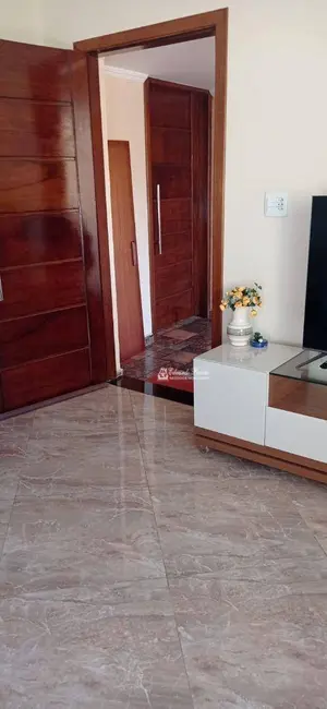 Sobrado com 3 quartos à venda, 160m2 em Parque Santo Antônio, Guarulhos - SP - imagem 9 Foto 9 de Sobrado com 3 quartos à venda, 160m2 em Parque Santo Antônio, Guarulhos - SP