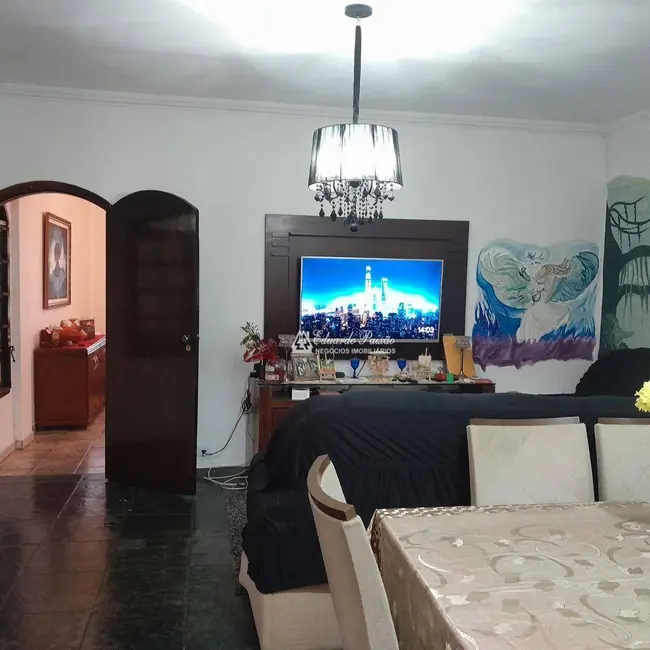 Sobrado com 3 quartos à venda, 250m2 em Jardim Rosa de Franca, Guarulhos - SP - imagem 8 Foto 8 de Sobrado com 3 quartos à venda, 250m2 em Jardim Rosa de Franca, Guarulhos - SP