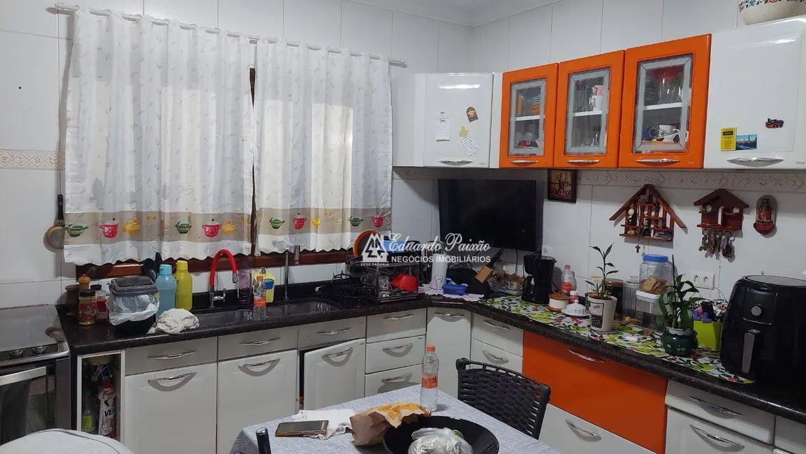 Sobrado com 3 quartos à venda, 232m2 em Vila Francisco Mineiro, Guarulhos - SP - imagem 5 Foto 5 de Sobrado com 3 quartos à venda, 232m2 em Vila Francisco Mineiro, Guarulhos - SP