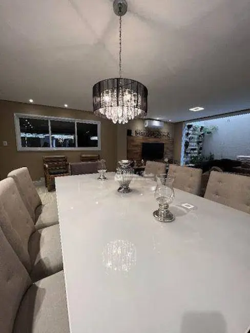 Sobrado com 4 quartos à venda, 300m2 em Vila Rosália, Guarulhos - SP - imagem 8 Foto 8 de Sobrado com 4 quartos à venda, 300m2 em Vila Rosália, Guarulhos - SP