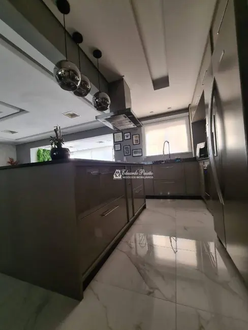 Apartamento com 3 quartos à venda, 222m2 em Jardim Flor da Montanha, Guarulhos - SP - imagem 5 Foto 5 de Apartamento com 3 quartos à venda, 222m2 em Jardim Flor da Montanha, Guarulhos - SP