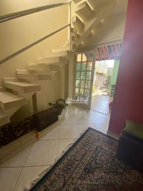 Sobrado com 4 quartos à venda, 145m2 em Parque Santo Antônio, Guarulhos - SP - imagem 5 Foto 5 de Sobrado com 4 quartos à venda, 145m2 em Parque Santo Antônio, Guarulhos - SP