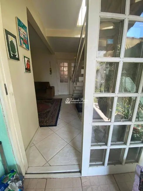 Sobrado com 4 quartos à venda, 145m2 em Parque Santo Antônio, Guarulhos - SP - imagem 4 Foto 4 de Sobrado com 4 quartos à venda, 145m2 em Parque Santo Antônio, Guarulhos - SP