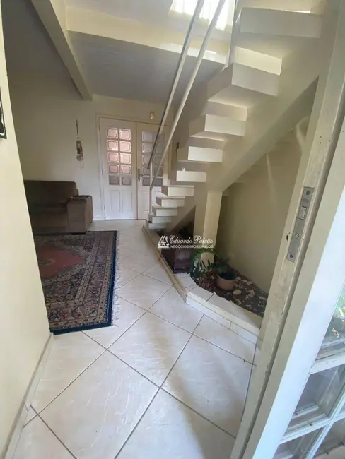 Sobrado com 4 quartos à venda, 145m2 em Parque Santo Antônio, Guarulhos - SP - imagem 3 Foto 3 de Sobrado com 4 quartos à venda, 145m2 em Parque Santo Antônio, Guarulhos - SP