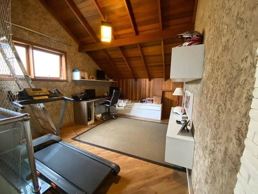 Sobrado com 4 quartos à venda, 250m2 em Jardim Aliança, Guarulhos - SP - imagem 4 Foto 4 de Sobrado com 4 quartos à venda, 250m2 em Jardim Aliança, Guarulhos - SP