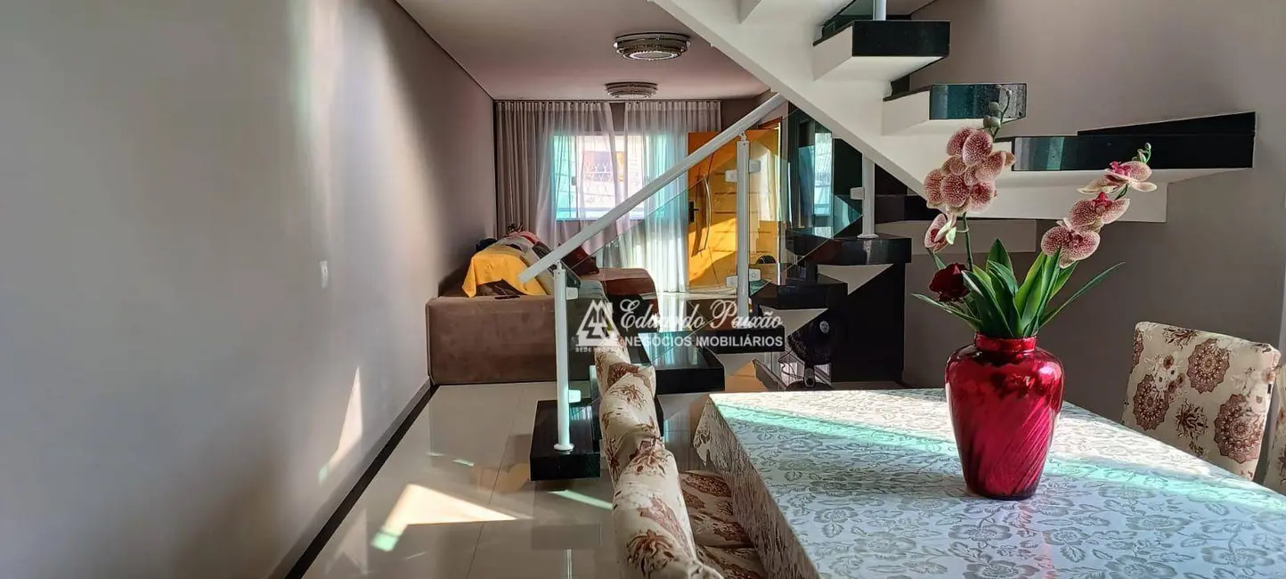 Sobrado com 3 quartos à venda, 184m2 em Vila Milton, Guarulhos - SP - imagem 7 Foto 7 de Sobrado com 3 quartos à venda, 184m2 em Vila Milton, Guarulhos - SP