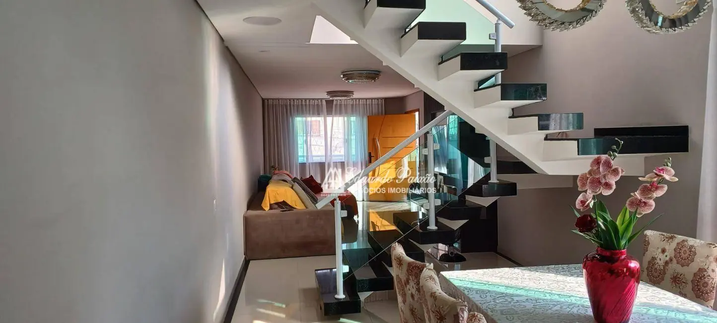 Sobrado com 3 quartos à venda, 184m2 em Vila Milton, Guarulhos - SP - imagem 6 Foto 6 de Sobrado com 3 quartos à venda, 184m2 em Vila Milton, Guarulhos - SP