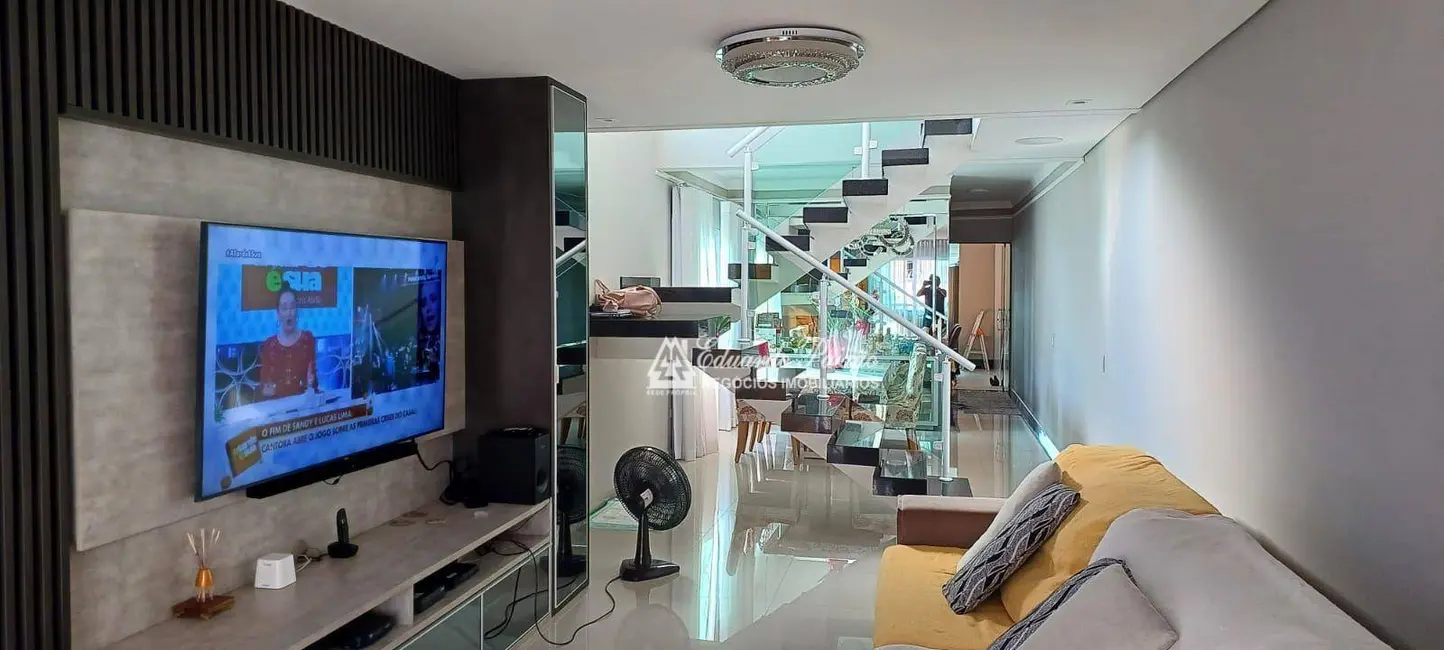 Sobrado com 3 quartos à venda, 184m2 em Vila Milton, Guarulhos - SP - imagem 3 Foto 3 de Sobrado com 3 quartos à venda, 184m2 em Vila Milton, Guarulhos - SP