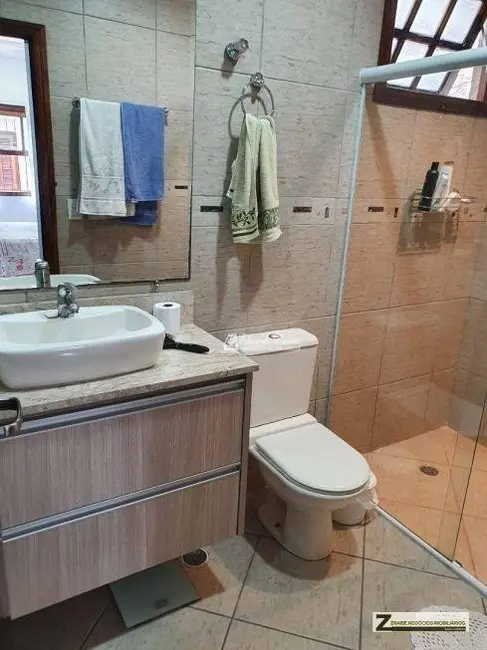 Casa com 3 quartos para alugar, 300m2 em Vila Milton, Guarulhos - SP - imagem 7 Foto 7 de Casa com 3 quartos para alugar, 300m2 em Vila Milton, Guarulhos - SP