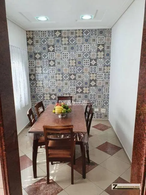 Casa com 3 quartos para alugar, 300m2 em Vila Milton, Guarulhos - SP - imagem 5 Foto 5 de Casa com 3 quartos para alugar, 300m2 em Vila Milton, Guarulhos - SP