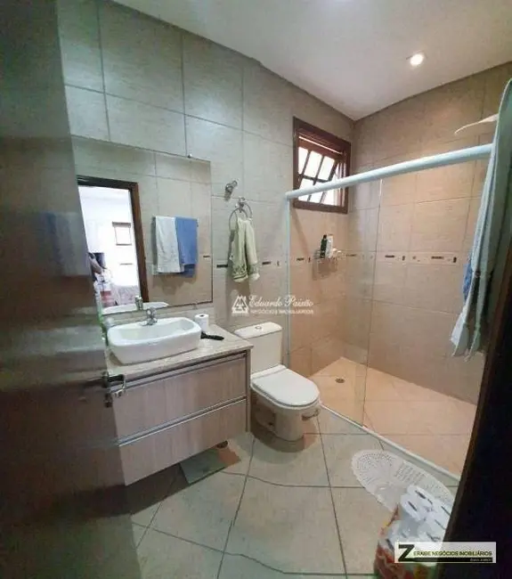 Casa com 3 quartos para alugar, 300m2 em Vila Milton, Guarulhos - SP - imagem 9 Foto 9 de Casa com 3 quartos para alugar, 300m2 em Vila Milton, Guarulhos - SP