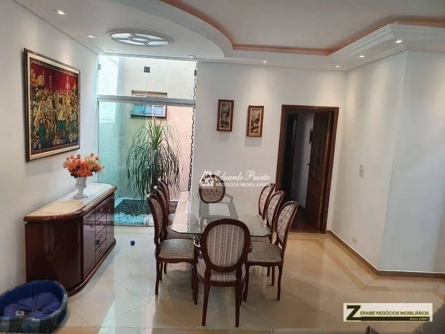 Casa com 3 quartos para alugar, 300m2 em Vila Milton, Guarulhos - SP - imagem 3 Foto 3 de Casa com 3 quartos para alugar, 300m2 em Vila Milton, Guarulhos - SP