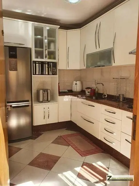 Casa com 3 quartos para alugar, 300m2 em Vila Milton, Guarulhos - SP - imagem 4 Foto 4 de Casa com 3 quartos para alugar, 300m2 em Vila Milton, Guarulhos - SP