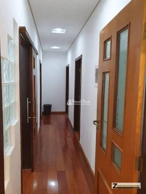 Casa com 3 quartos para alugar, 300m2 em Vila Milton, Guarulhos - SP - imagem 6 Foto 6 de Casa com 3 quartos para alugar, 300m2 em Vila Milton, Guarulhos - SP