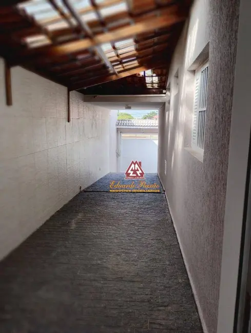 Casa com 3 quartos à venda e para alugar, 330m2 em Jardim São Judas Tadeu, Guarulhos - SP - imagem 8 Foto 8 de Casa com 3 quartos à venda e para alugar, 330m2 em Jardim São Judas Tadeu, Guarulhos - SP