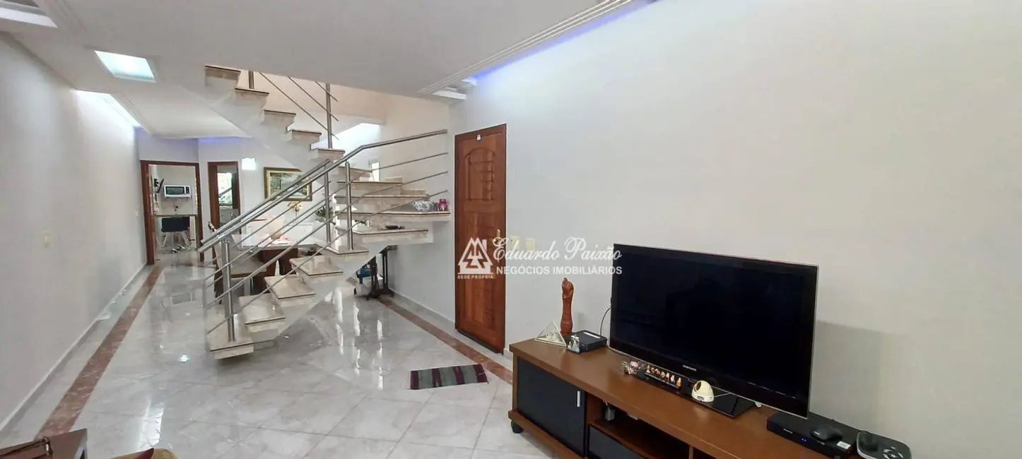 Foto 1 de Sobrado com 3 quartos à venda, 200m2 em Vila Milton, Guarulhos - SP