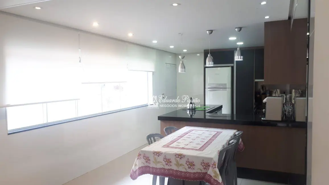 Foto 8 de Casa com 3 quartos à venda, 200m2 em Vila Milton, Guarulhos - SP