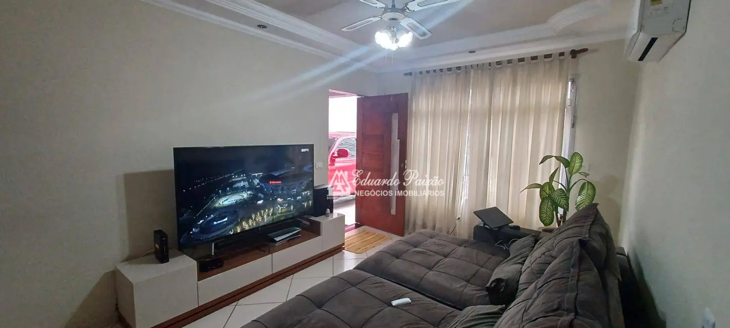 Casa com 3 quartos à venda, 243m2 em Vila Augusta, Guarulhos - SP - imagem 5 Foto 5 de Casa com 3 quartos à venda, 243m2 em Vila Augusta, Guarulhos - SP