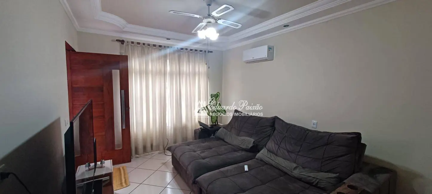 Casa com 3 quartos à venda, 243m2 em Vila Augusta, Guarulhos - SP - imagem 4 Foto 4 de Casa com 3 quartos à venda, 243m2 em Vila Augusta, Guarulhos - SP