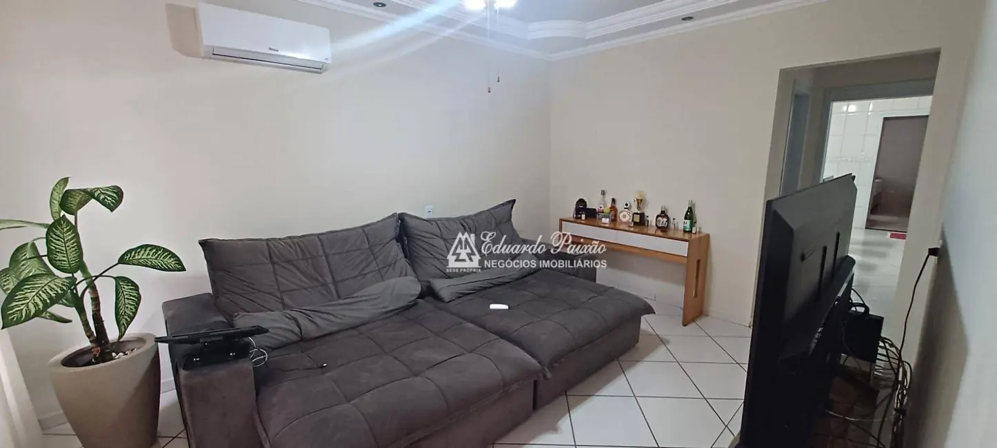 Casa com 3 quartos à venda, 243m2 em Vila Augusta, Guarulhos - SP - imagem 3 Foto 3 de Casa com 3 quartos à venda, 243m2 em Vila Augusta, Guarulhos - SP