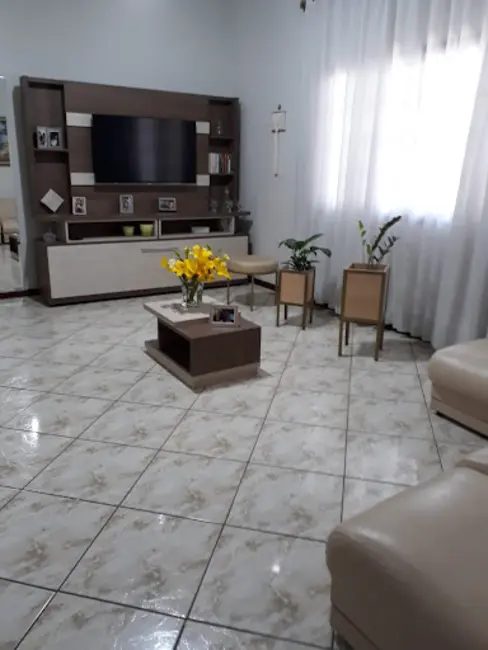 Casa com 3 quartos à venda, 250m2 em Jardim Bom Clima, Guarulhos - SP - imagem 5 Foto 5 de Casa com 3 quartos à venda, 250m2 em Jardim Bom Clima, Guarulhos - SP