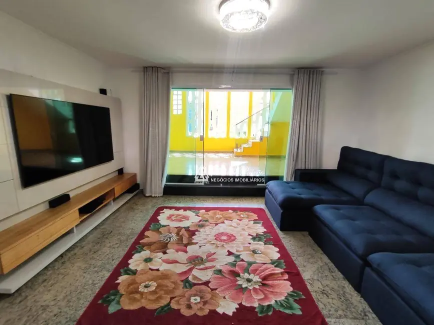 Sobrado com 4 quartos à venda, 250m2 em Jardim Terezópolis, Guarulhos - SP - imagem 4 Foto 4 de Sobrado com 4 quartos à venda, 250m2 em Jardim Terezópolis, Guarulhos - SP