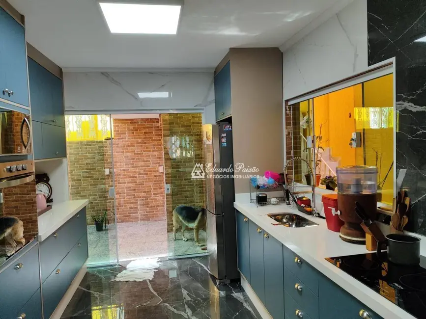 Sobrado com 4 quartos à venda, 250m2 em Jardim Terezópolis, Guarulhos - SP - imagem 9 Foto 9 de Sobrado com 4 quartos à venda, 250m2 em Jardim Terezópolis, Guarulhos - SP