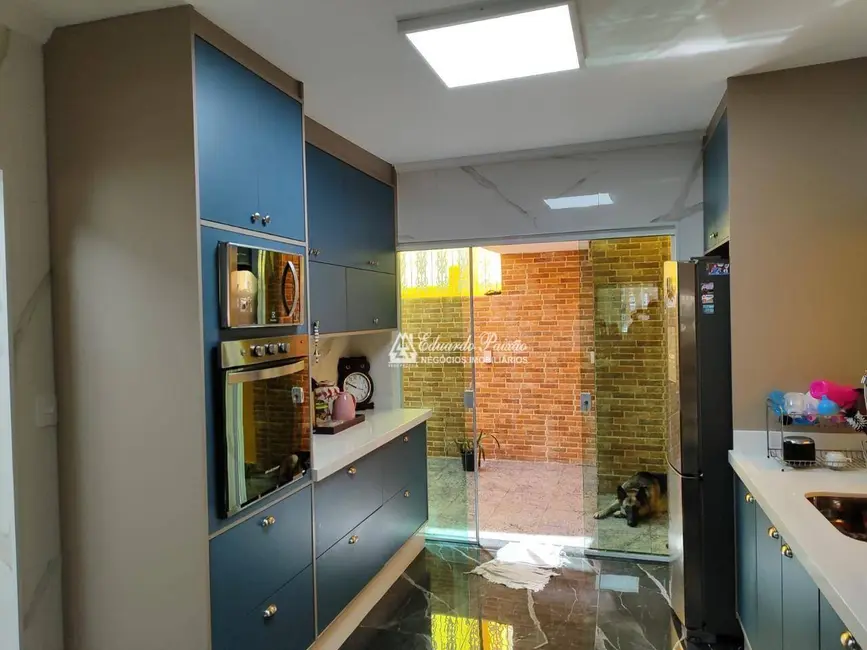 Sobrado com 4 quartos à venda, 250m2 em Jardim Terezópolis, Guarulhos - SP - imagem 8 Foto 8 de Sobrado com 4 quartos à venda, 250m2 em Jardim Terezópolis, Guarulhos - SP