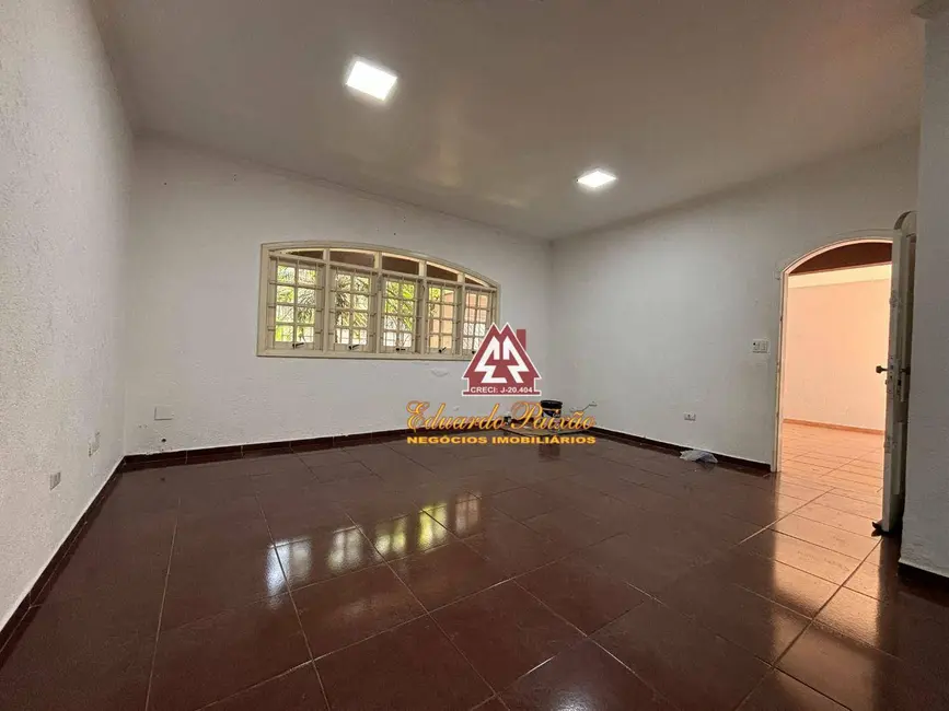 Foto 6 de Sobrado com 3 quartos à venda e para alugar, 253m2 em Jardim Las Vegas, Guarulhos - SP