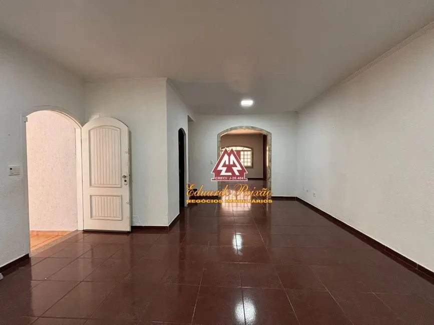 Foto 7 de Sobrado com 3 quartos à venda e para alugar, 253m2 em Jardim Las Vegas, Guarulhos - SP