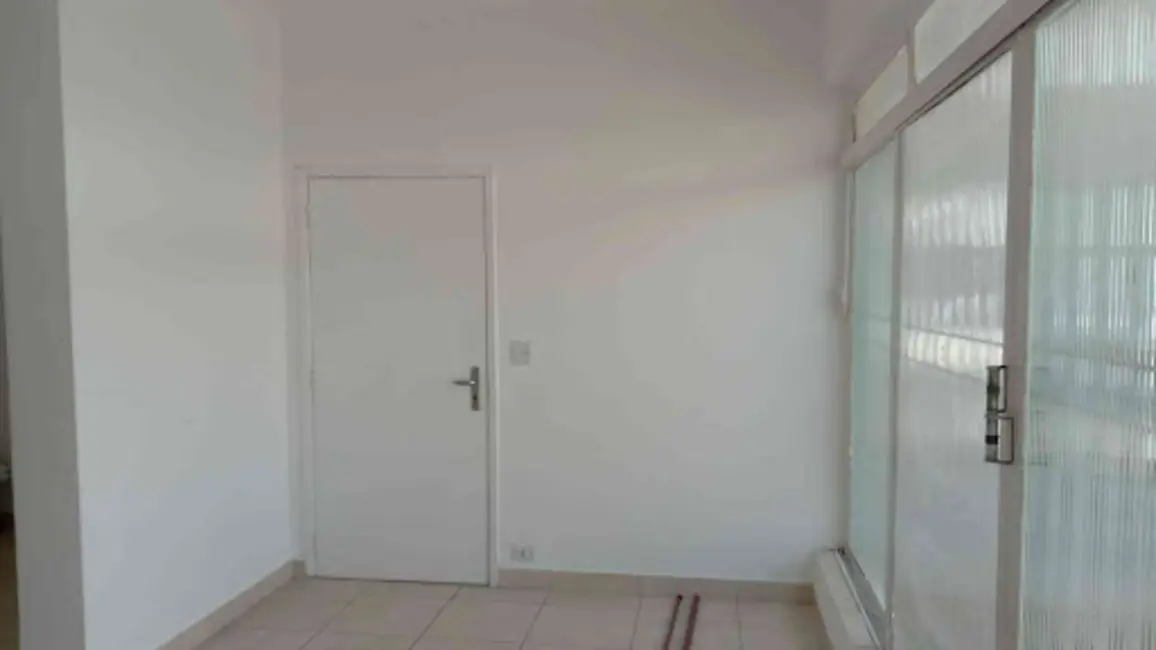Casa com 3 quartos para alugar, 230m2 em Jardim Maia, Guarulhos - SP - imagem 4 Foto 4 de Casa com 3 quartos para alugar, 230m2 em Jardim Maia, Guarulhos - SP