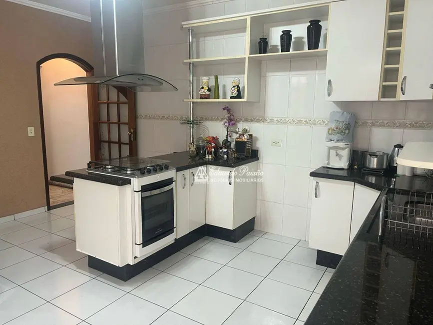 Sobrado com 3 quartos à venda, 172m2 em Jardim Vila Galvão, Guarulhos - SP - imagem 4 Foto 4 de Sobrado com 3 quartos à venda, 172m2 em Jardim Vila Galvão, Guarulhos - SP