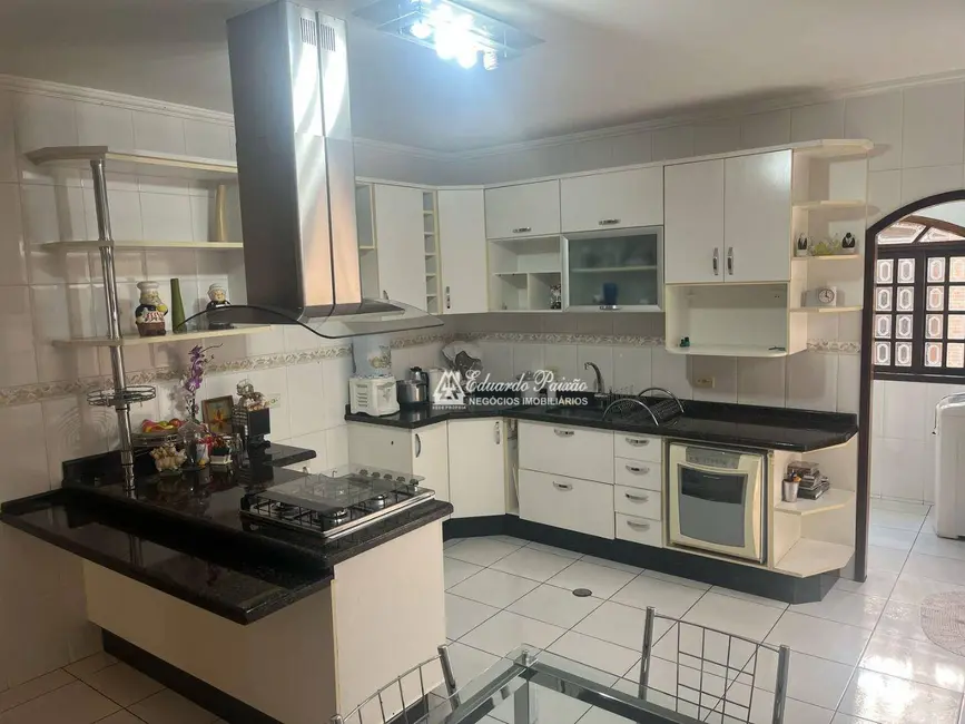 Sobrado com 3 quartos à venda, 172m2 em Jardim Vila Galvão, Guarulhos - SP - imagem 3 Foto 3 de Sobrado com 3 quartos à venda, 172m2 em Jardim Vila Galvão, Guarulhos - SP