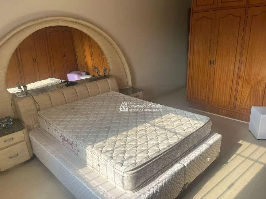 Sobrado com 3 quartos à venda, 172m2 em Jardim Vila Galvão, Guarulhos - SP - imagem 8 Foto 8 de Sobrado com 3 quartos à venda, 172m2 em Jardim Vila Galvão, Guarulhos - SP