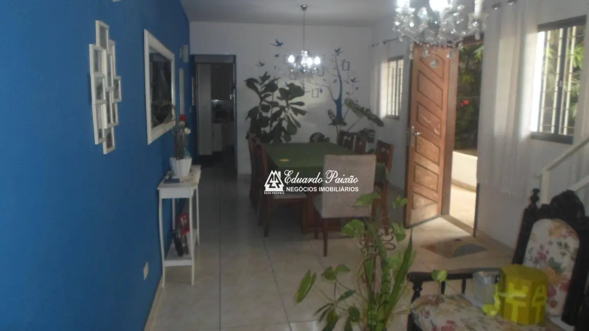 Sobrado com 4 quartos à venda, 300m2 em Jardim Rosa de Franca, Guarulhos - SP - imagem 3 Foto 3 de Sobrado com 4 quartos à venda, 300m2 em Jardim Rosa de Franca, Guarulhos - SP