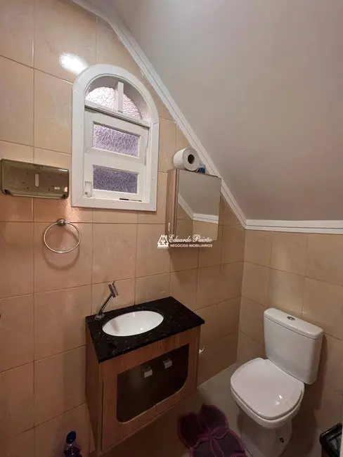 Sobrado com 3 quartos à venda, 217m2 em Jardim Rosa de Franca, Guarulhos - SP - imagem 8 Foto 8 de Sobrado com 3 quartos à venda, 217m2 em Jardim Rosa de Franca, Guarulhos - SP