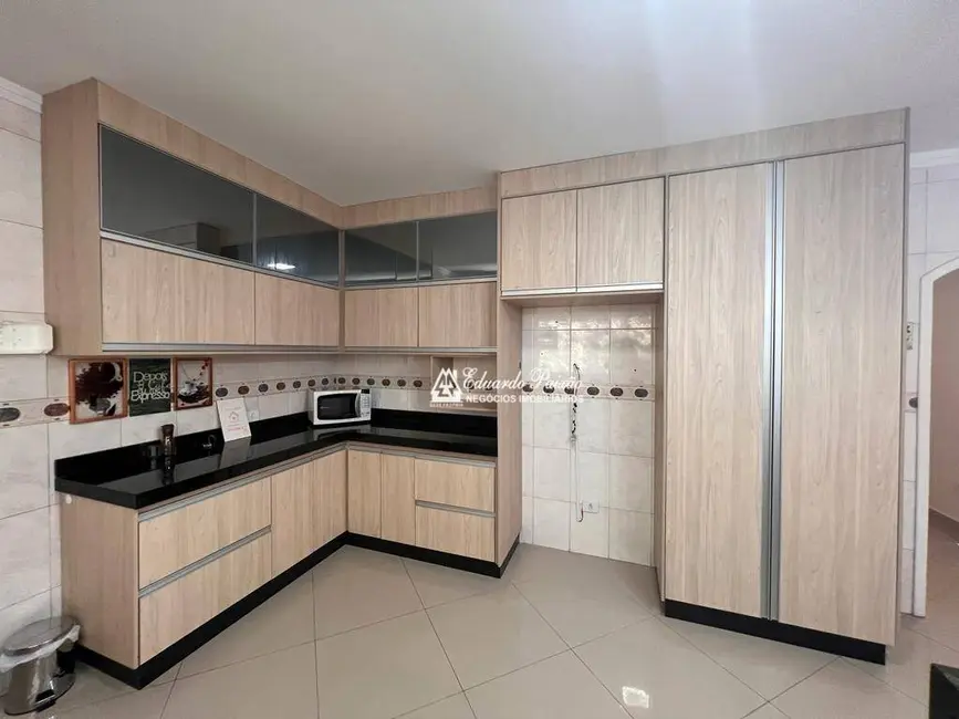 Sobrado com 3 quartos à venda, 217m2 em Jardim Rosa de Franca, Guarulhos - SP - imagem 9 Foto 9 de Sobrado com 3 quartos à venda, 217m2 em Jardim Rosa de Franca, Guarulhos - SP
