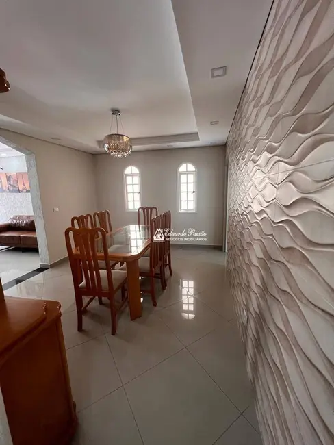 Sobrado com 3 quartos à venda, 217m2 em Jardim Rosa de Franca, Guarulhos - SP - imagem 6 Foto 6 de Sobrado com 3 quartos à venda, 217m2 em Jardim Rosa de Franca, Guarulhos - SP