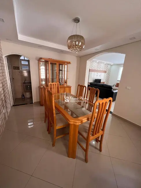 Sobrado com 3 quartos à venda, 217m2 em Jardim Rosa de Franca, Guarulhos - SP - imagem 5 Foto 5 de Sobrado com 3 quartos à venda, 217m2 em Jardim Rosa de Franca, Guarulhos - SP