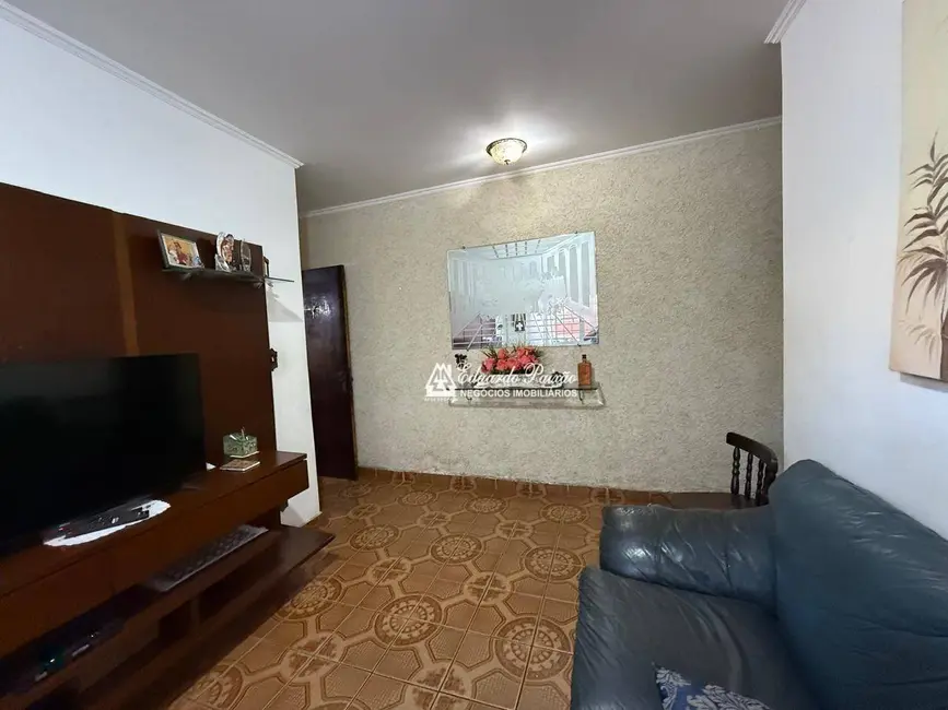 Sobrado com 3 quartos à venda, 158m2 em Jardim Rosa de Franca, Guarulhos - SP - imagem 5 Foto 5 de Sobrado com 3 quartos à venda, 158m2 em Jardim Rosa de Franca, Guarulhos - SP