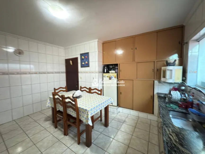 Sobrado com 3 quartos à venda, 158m2 em Jardim Rosa de Franca, Guarulhos - SP - imagem 9 Foto 9 de Sobrado com 3 quartos à venda, 158m2 em Jardim Rosa de Franca, Guarulhos - SP