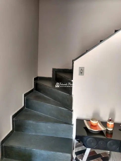 Sobrado com 2 quartos à venda, 125m2 em Jardim Santa Cecília, Guarulhos - SP - imagem 6 Foto 6 de Sobrado com 2 quartos à venda, 125m2 em Jardim Santa Cecília, Guarulhos - SP