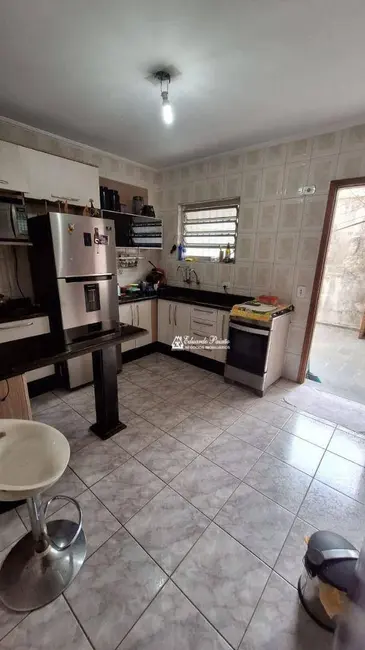 Sobrado com 2 quartos à venda, 125m2 em Jardim Santa Cecília, Guarulhos - SP - imagem 3 Foto 3 de Sobrado com 2 quartos à venda, 125m2 em Jardim Santa Cecília, Guarulhos - SP